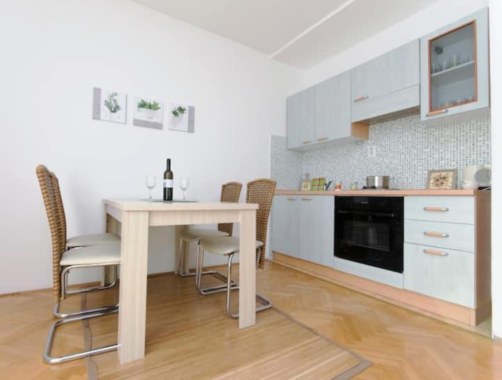 Apartments Jana Макарска Экстерьер фото